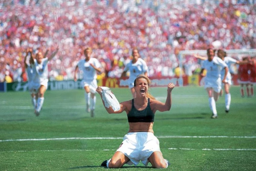Số lượng khán giả kỷ lục cho một trận chung kết World Cup nữ vào năm 1999 là 90.185 người.