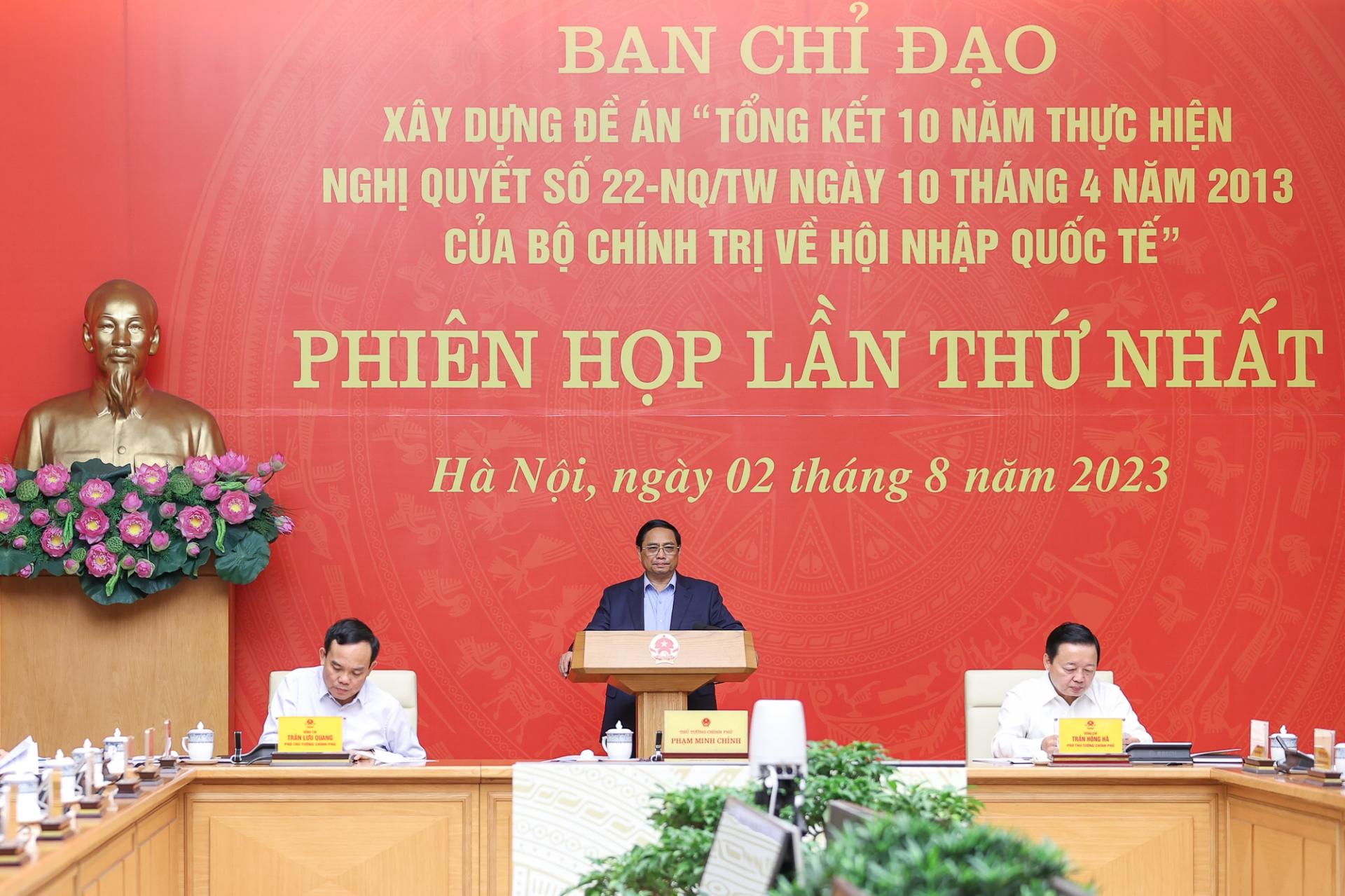Thủ tướng Phạm Minh Chính chủ trì phiên họp thứ nhất Ban Chỉ đạo xây dựng Đề án Tổng kết 10 năm thực hiện Nghị quyết số 22-NQ/TW ngày 10/4/2013 của Bộ Chính trị về hội nhập quốc tế - Ảnh: VGP