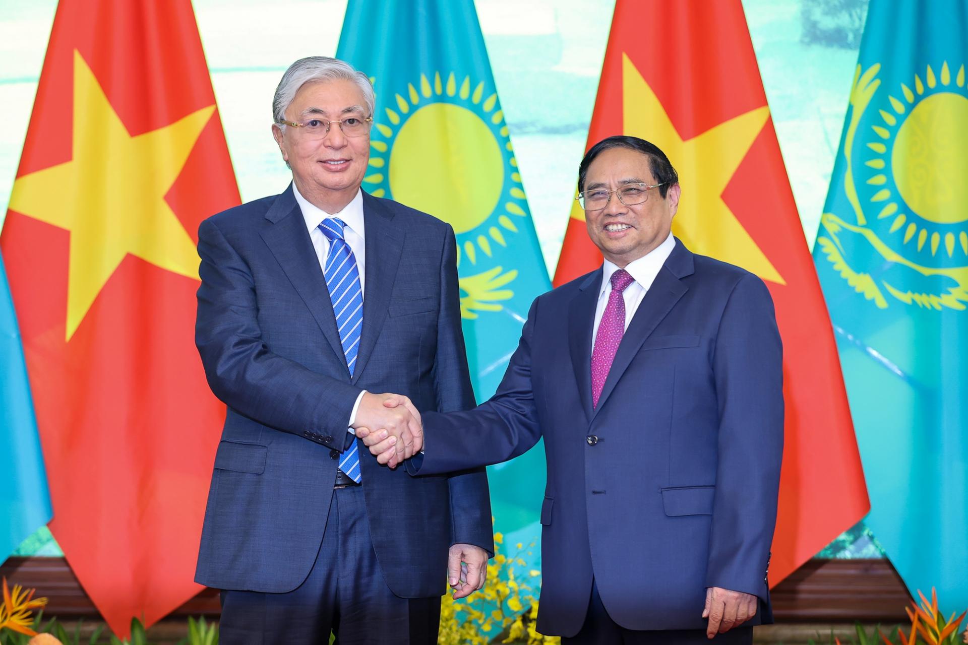Thủ tướng Phạm Minh Chính và Tổng thống Kazakhstan Kassym-Jomart Tokayev