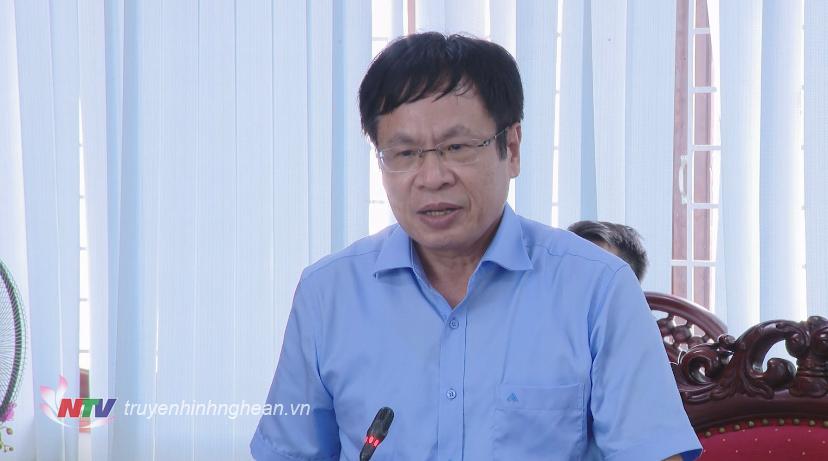 Đồng chí Thái Văn Nông - Phó Giám đốc Sở Tài nguyên và Môi trường nêu một số vướng mắc liên quan đến phân cấp tỉnh chuyển đổi mục đích sử dụng đất.