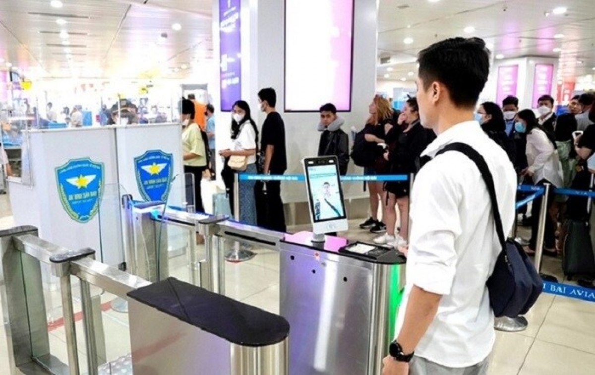 Cục Hàng không Việt Nam chính thức triển khai sử dụng tài khoản định danh điện tử mức độ 2 đối với hành khách làm thủ tục đi máy bay nội địa bắt đầu từ ngày 2/8.