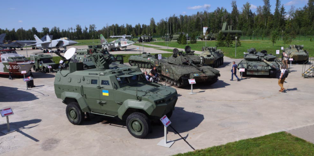 Triển lãm các thiết bị quốc phòng phương Tây tại vùng Mátxcơva ngày 15/8. (Ảnh: Getty)