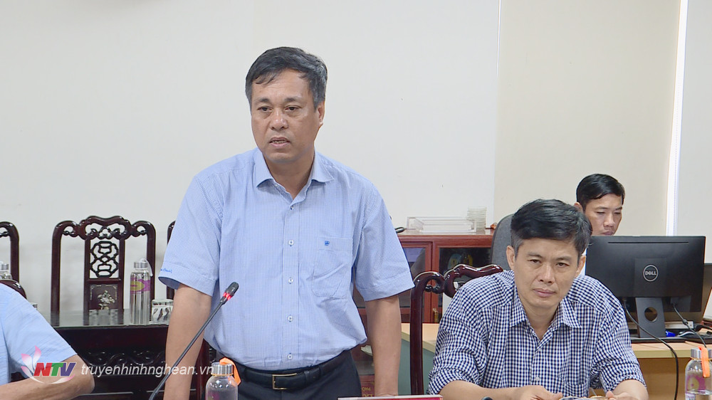 Chủ tịch UBND huyện Quỳnh Lưu Hoàng Văn Bộ phát biểu tại buổi tiếp công dân.