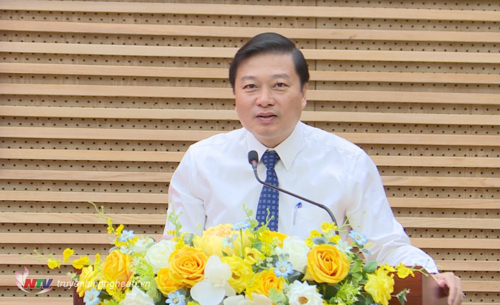 Đồng chí Lê Hồng Vinh - Uỷ viên BTV Tỉnh uỷ, Phó Chủ tịch Thường trực UBND tỉnh phát biểu tại buổi lễ.