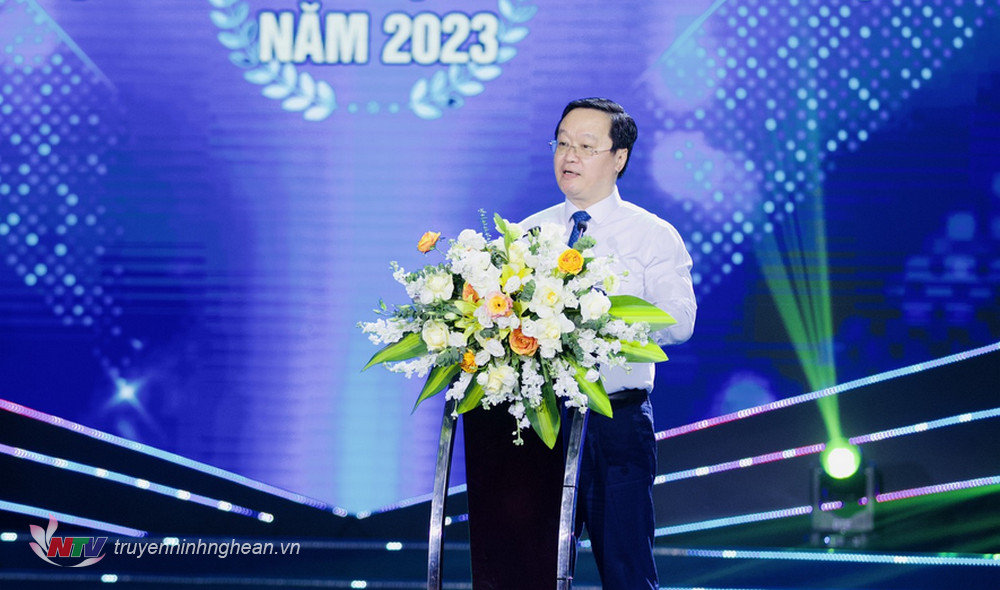 Chủ tịch UBND tỉnh Nguyễn Đức Trung phát biểu tại Lễ Tuyên dương, trao thưởng. 