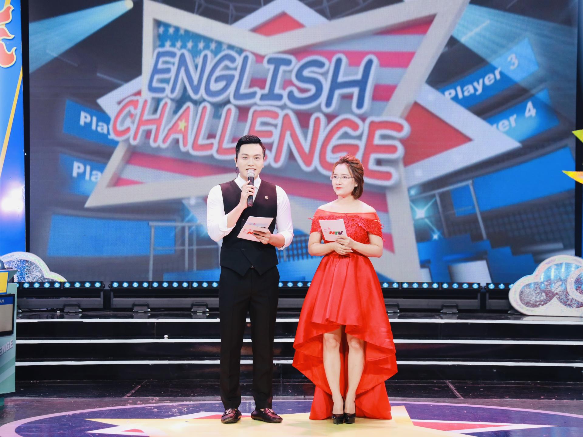 2 MC Hoàng Yến - Hồng Sơn tiếp tục đồng hành tại đêm thi chung kết English Challenge mùa 6