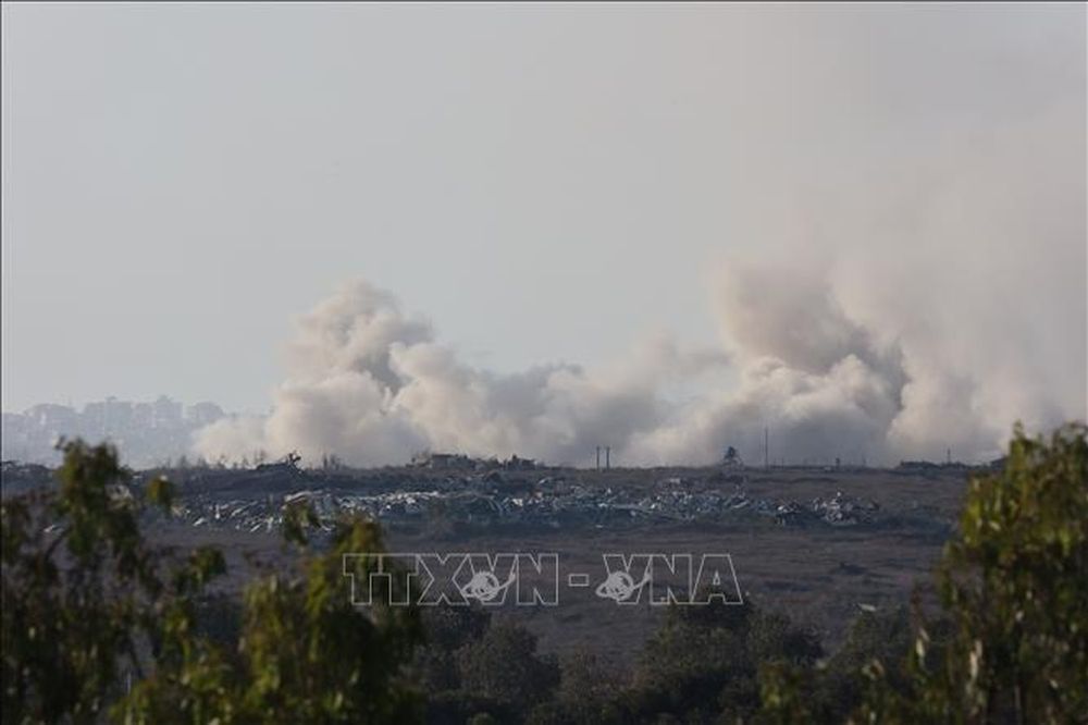 Khói bốc lên sau vụ tấn công của Israel tại Dải Gaza ngày 20/8/2024. Ảnh tư liệu