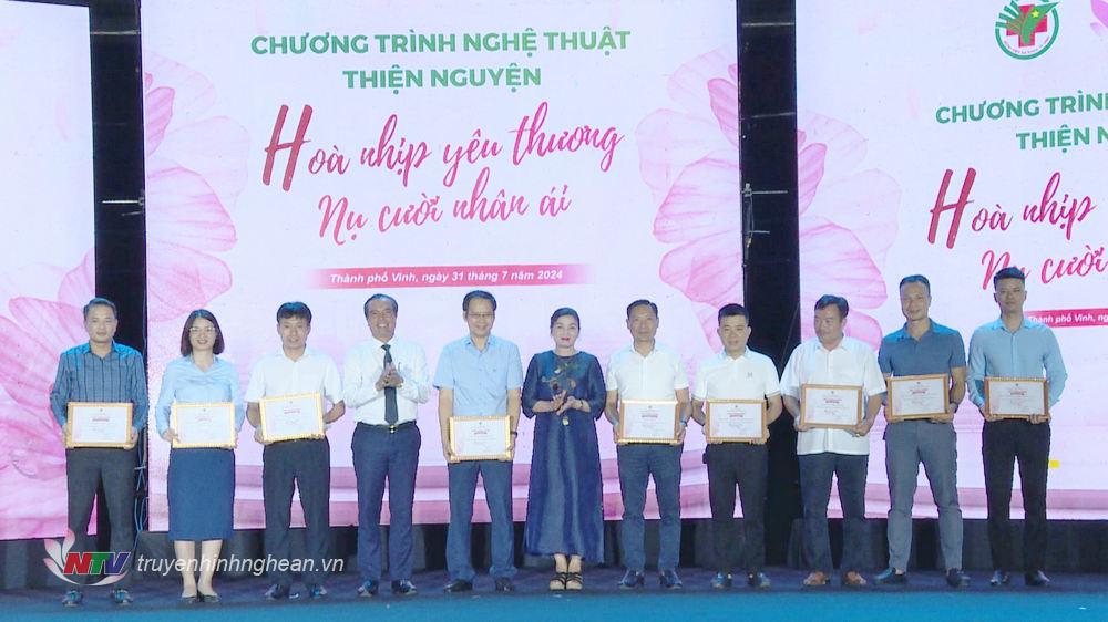 Tri ân các nhà tài trợ đồng hành, ủng hộ Quỹ ủng hộ bệnh nhân nghèo của Bệnh viện Đa khoa Thành phố Vinh.