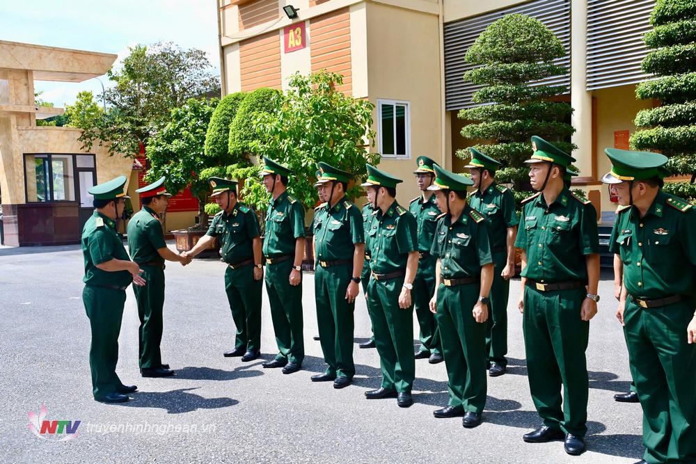 Trung tướng Nguyễn Doãn Anh, Phó tổng Tham mưu trưởng QĐND Việt Nam kiểm tra công tác SSCĐ tại BĐBP Nghệ An.