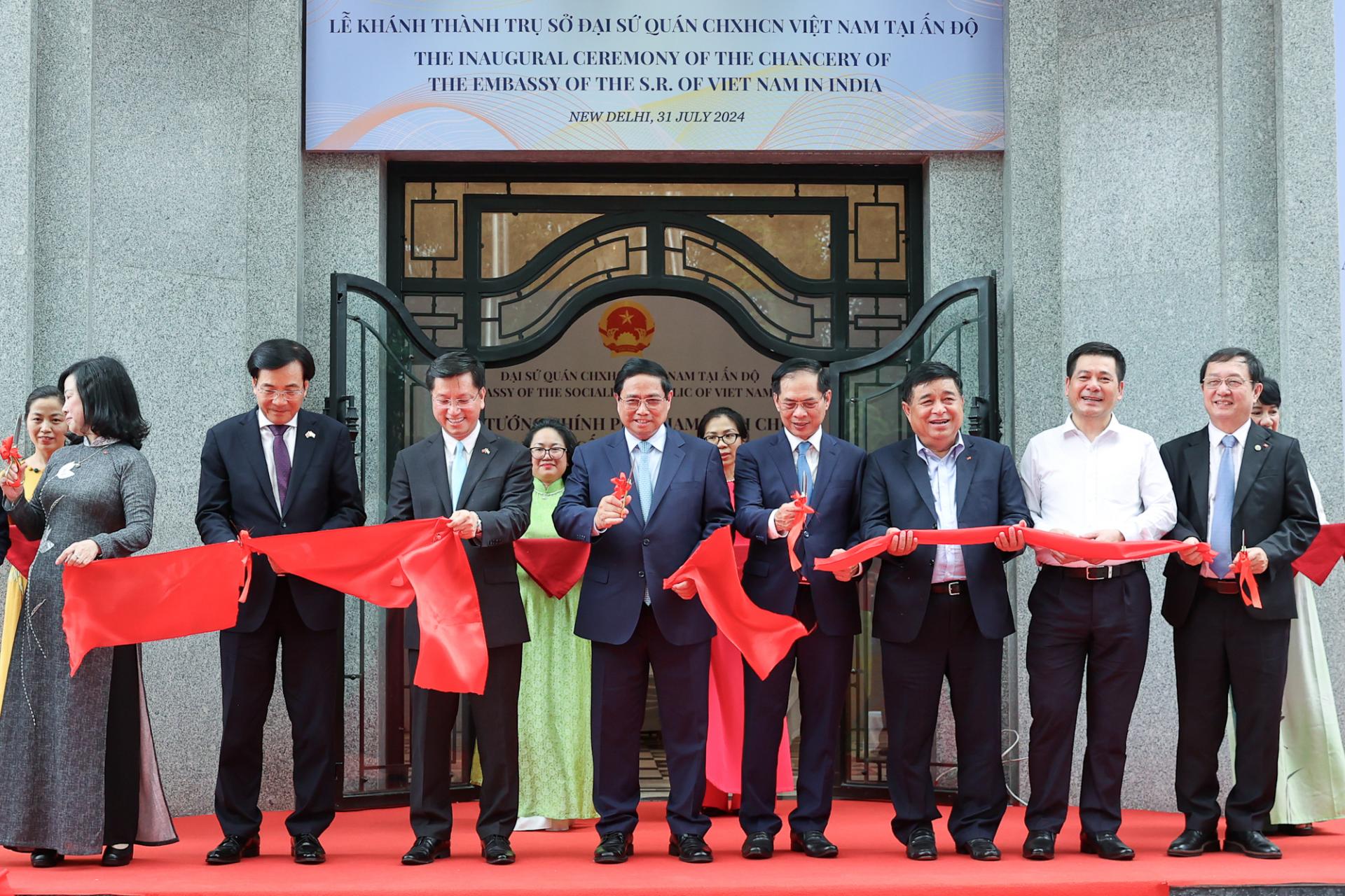 Thủ tướng Chính phủ Phạm Minh Chính và Đoàn công tác đã dự lễ khánh thành trụ sở Đại sứ quán Việt Nam tại Ấn Độ ở thủ đô New Delhi.