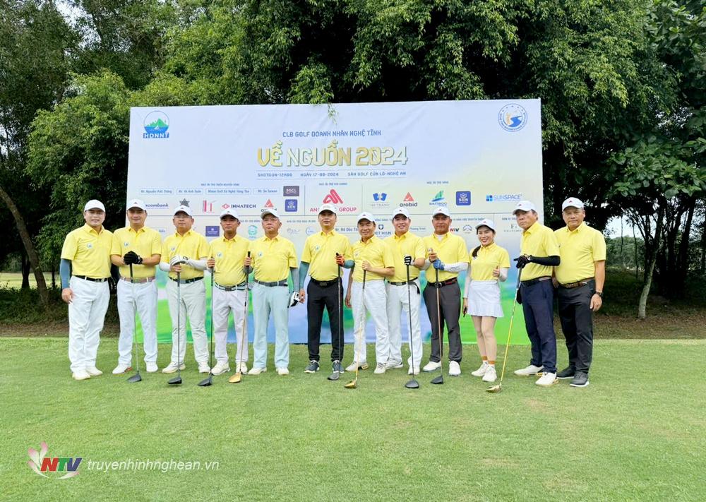 Giải đấu đã thu hút sự tham gia của hơn 140 golfer và các doanh nhân khác trên khắp đất nước. 