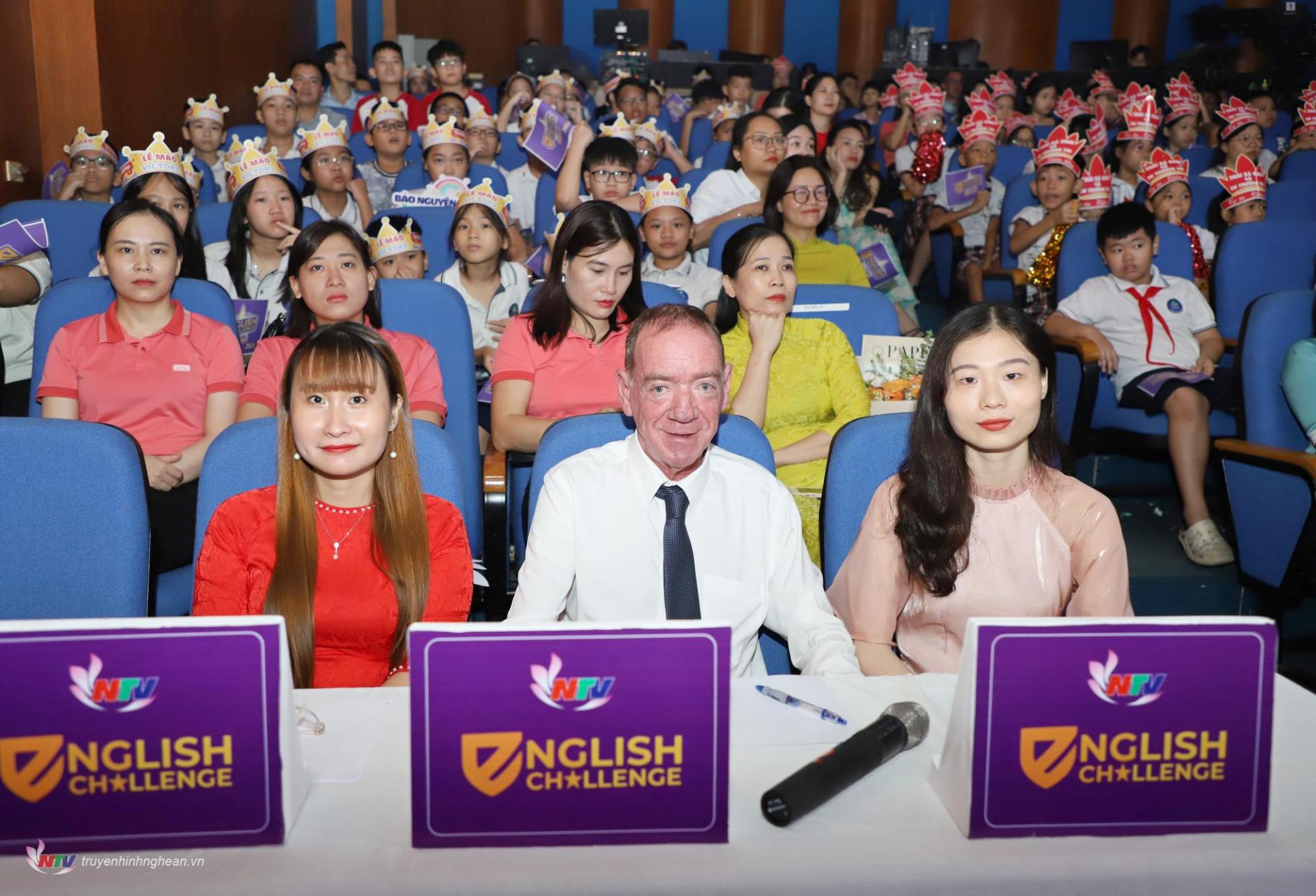 Ban giám khảo vòng thi chung kết năm English Challenge năm 2024.