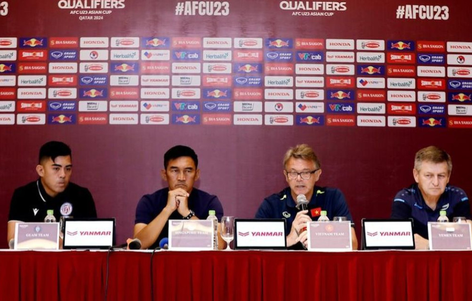 Các nhà cầm quân của bốn đội tuyển bảng C vòng loại U-23 châu Á đều hứa hẹn sẽ cho học trò chơi cống hiến. Ảnh: VFF.
