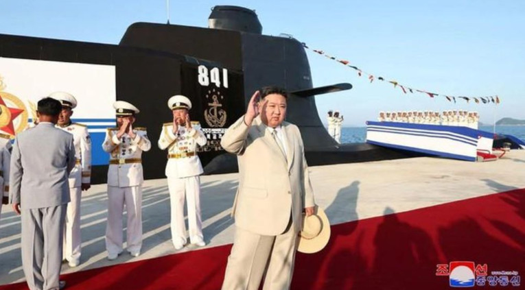 Nhà lãnh đạo Triều Tiên Kim Jong-un tham dự sự kiện hạ thủy tàu ngầm - Ảnh: KCNA