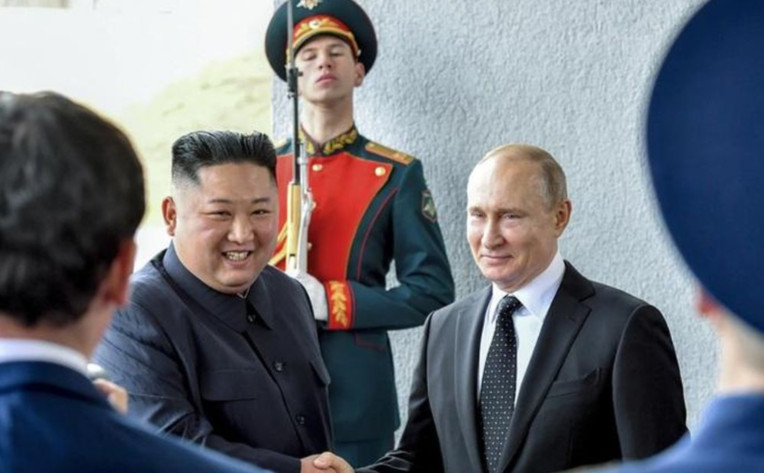 Cuộc gặp giữa hai nhà lãnh đạo Nga và Triều Tiên vào tháng 4-2019. Ảnh: AP