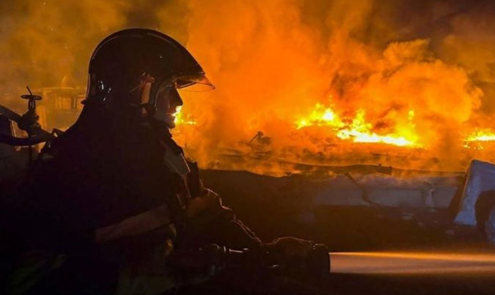 Lính cứu hỏa Ukraine tại hiện trường một vụ tập kích ở Odessa hôm 3/9. Ảnh: Reuters