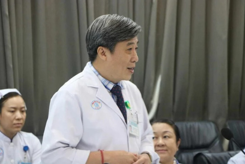 TS.BS Trần Thanh Tùng thông tin về việc phối hợp thực hiện 2 kỹ thuật cao, chuyên sâu điều trị thành công cho bệnh nhân ung thư hạch. 