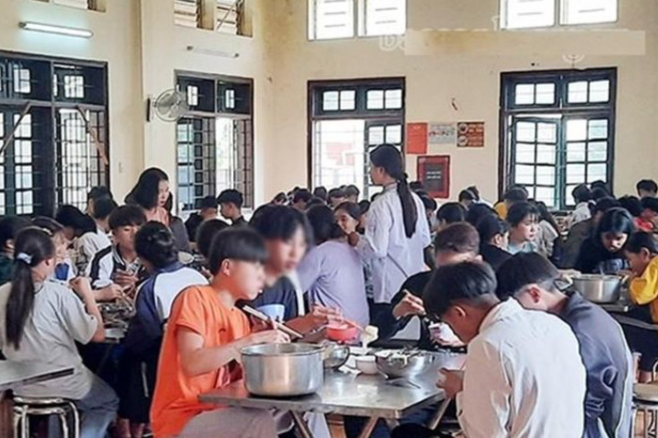 Bữa ăn trưa của học sinh trường THPT Chu Văn Thịnh