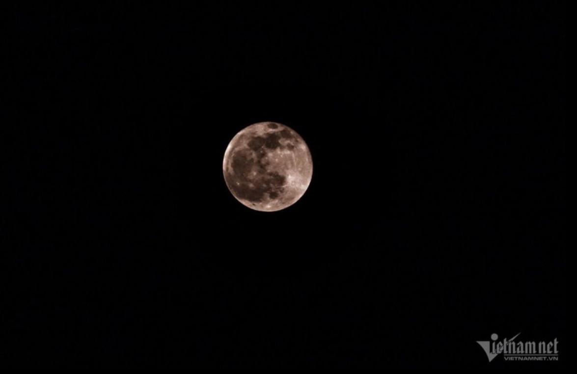 Trời quang đãng nên Mặt trăng được nhìn rõ nét