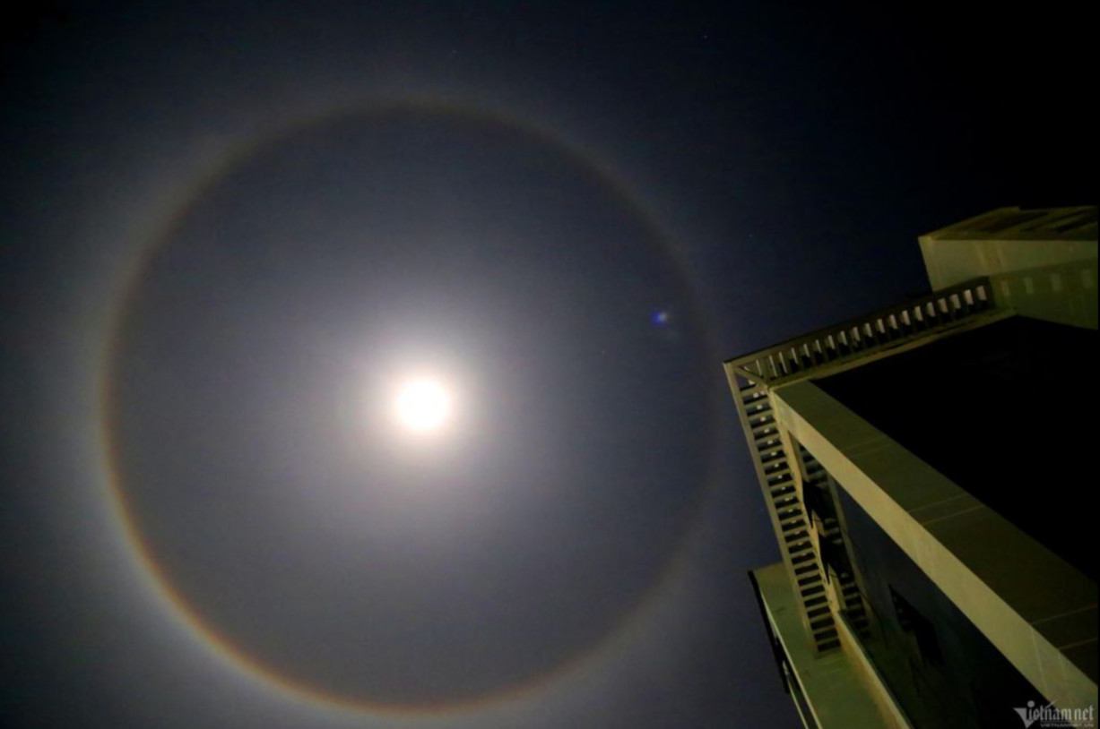 Hào quang mặt trăng xuất hiện vào đêm trung thu ở Quảng Ninh