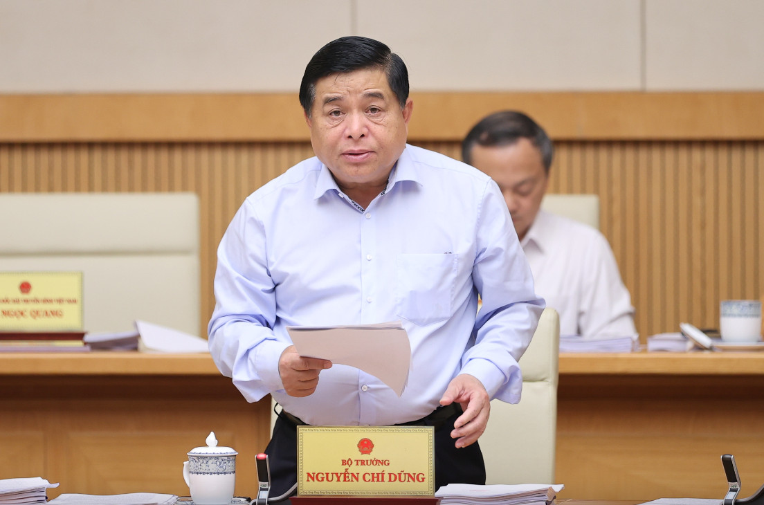 Bộ trưởng Bộ Kế hoạch và Đầu tư Nguyễn Chí Dũng báo cáo tại Phiên họp 