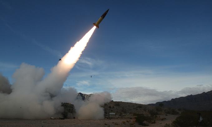 Lục quân Mỹ thử tên lửa ATACMS tại thao trường White Sands, bang New Mexico tháng 12/2021. Ảnh: US Army.