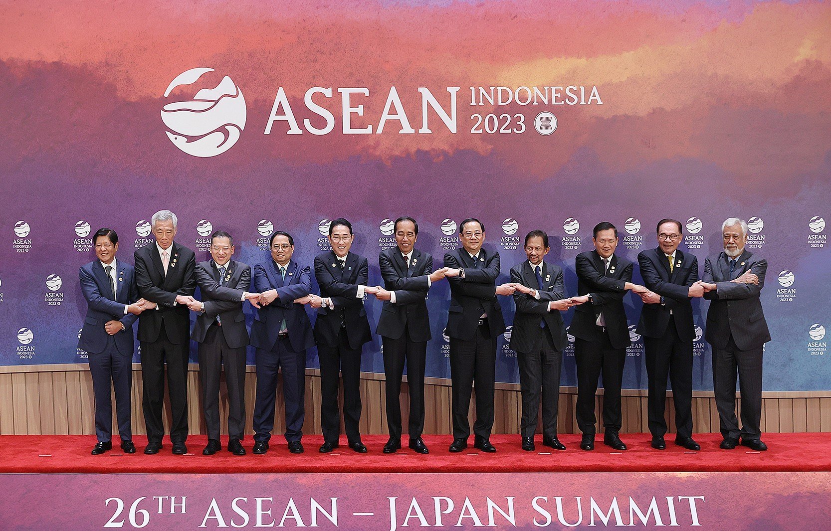 Thủ tướng Phạm Minh Chính cùng lãnh đạo các nước ASEAN và Nhật Bản 