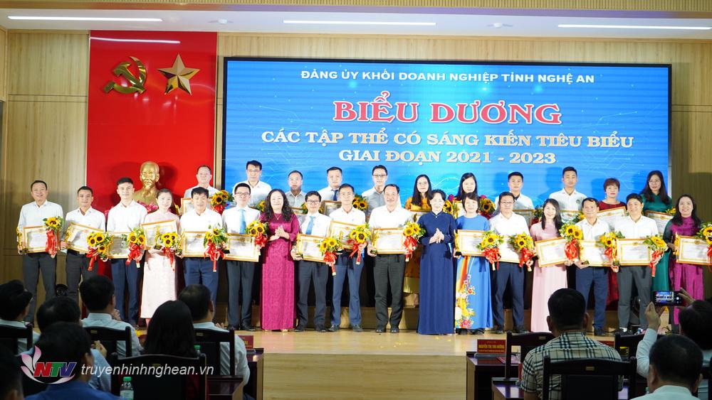 Buổi lễ biểu dương các tập thể, cá nhân có sáng kiến tiêu biểu giai đoạn 2021-2023 do Đảng uỷ Khối doanh nghiệp tỉnh Nghệ An tổ chức