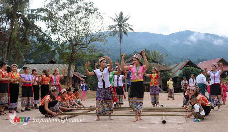 Múa sạp - Điệu múa mang nét truyền thống khá đặc sắc của đồng bào người Thái