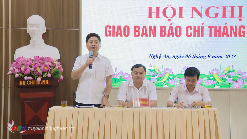 Chủ tịch Hội Nhà báo tỉnh Trần Minh Ngọc phát biểu tại hội nghị.
