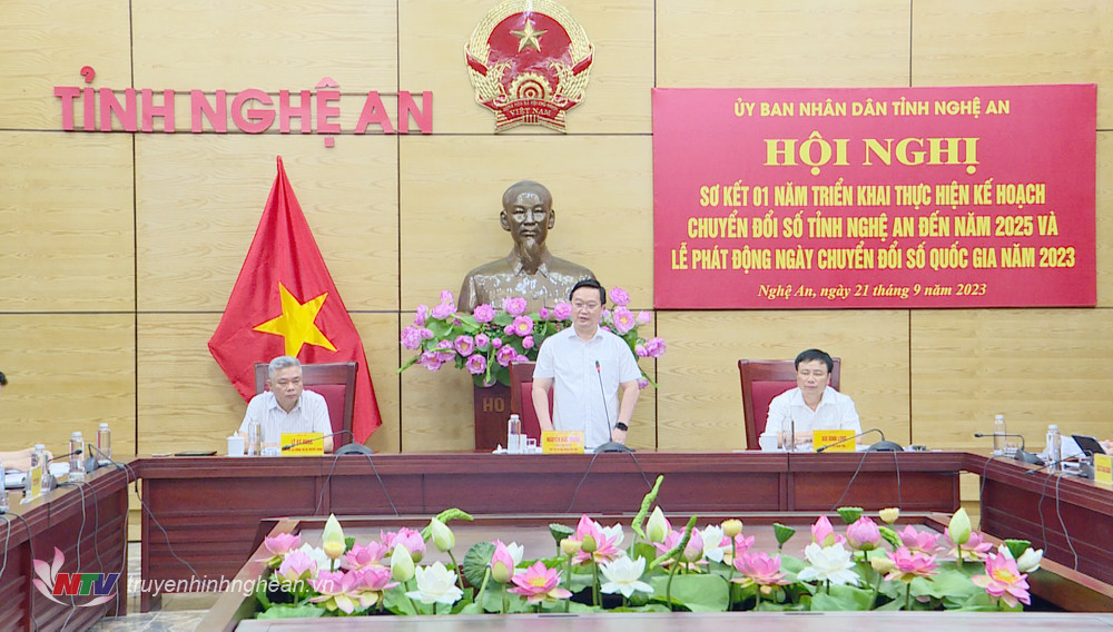 Đồng chí Nguyễn Đức Trung - Phó Bí thư Tỉnh ủy, Chủ tịch UBND tỉnh phát biểu kết luận hội nghị.