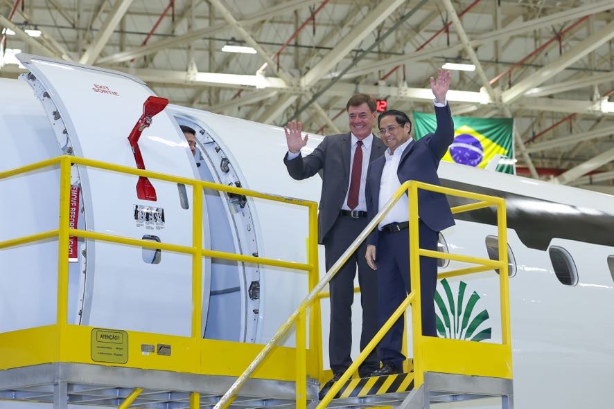 Thủ tướng đánh giá cao các sản phẩm tàu bay thương mại của Embraer, đề nghị Embraer mở rộng hợp tác, đầu tư để phát triển hệ sinh thái kinh doanh của Tập đoàn tại Việt Nam