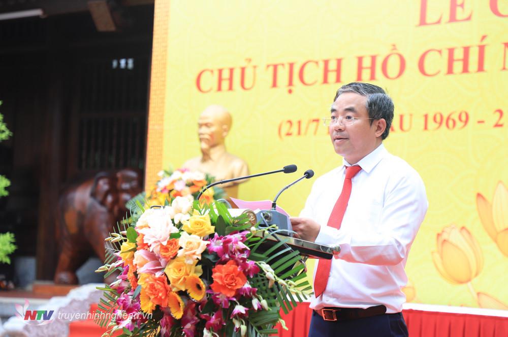 Bí thư Huyện uỷ Nam Đàn Nguyễn Xuân Đức phát biểu tại lễ giỗ.