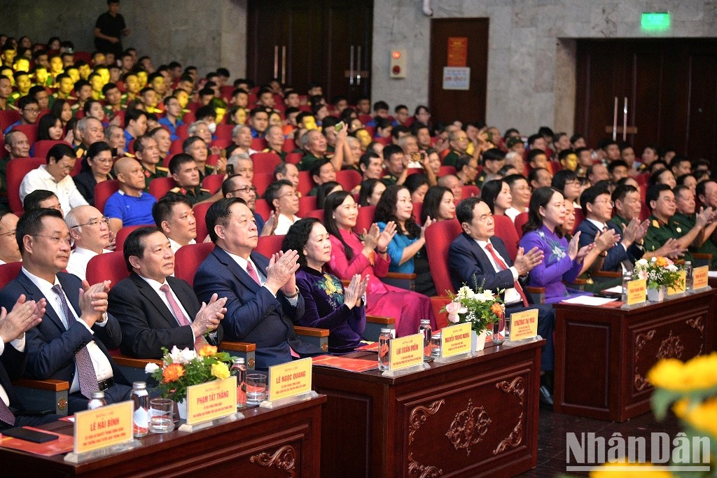 Các đại biểu dự lễ trao giải thưởng sáng tác, quảng bá tác phẩm văn học nghệ thuật, báo chí về chủ đề “Học tập và làm theo tư tưởng, đạo đức, phong cách Hồ Chí Minh” giai đoạn 2021-2023.