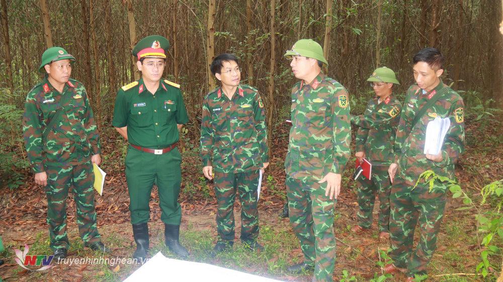 Bộ CHQS tỉnh khảo sát xây dựng Khu căn cứ chiến đấu và Sở chỉ huy diễn tập tại TX Hoàng Mai và huyện Quỳnh Lưu