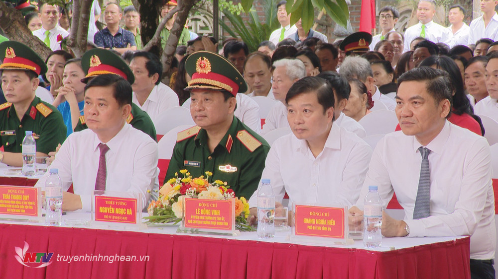 Các đồng chí lãnh đạo tỉnh, Quân khu 4 dự lễ giỗ vua Quang Trung - Nguyễn Huệ