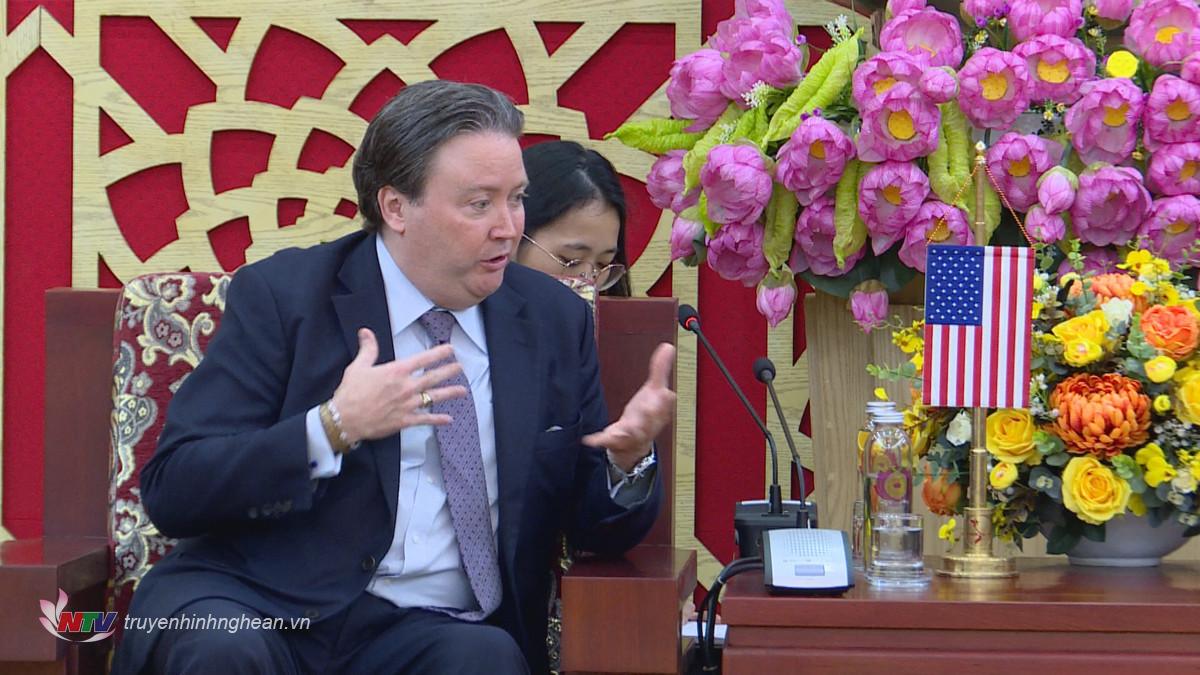 Đại sứ Marc E. Knapper bày tỏ vui mừng được đến thăm tỉnh Nghệ An - quê hương Chủ tịch Hồ Chí Minh.