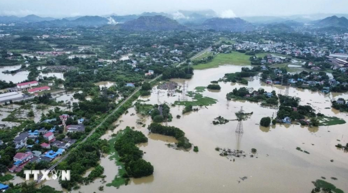 Phường Quang Vinh, thành phố Thái Nguyên vẫn bị nước chia cắt (ảnh chụp lúc 6 giờ 50 ngày 11/9).