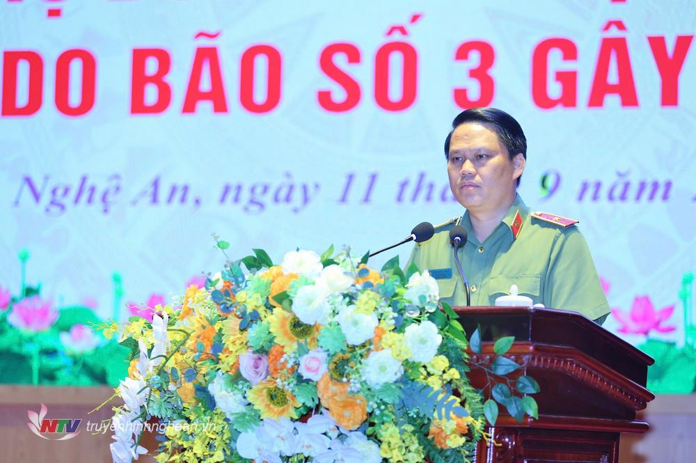 Thiếu tướng Bùi Quang Thanh, Ủy viên Ban Thường vụ Tỉnh ủy, Bí thư Đảng ủy, Giám đốc Công an tỉnh phát động ủng hộ đồng bào bị thiệt hại do thiên tai.