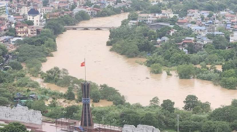 Lũ sông Cầu dâng cao gây ngập lụt nhiều nơi tại TP.Thái Nguyên