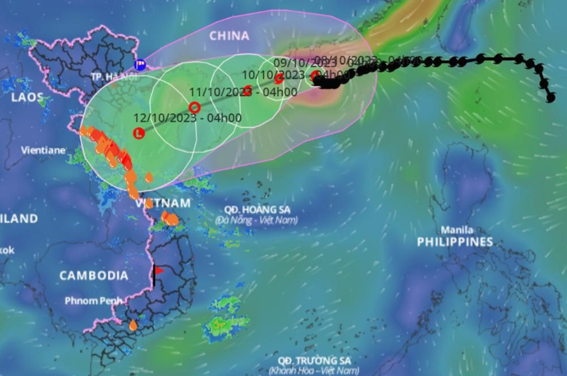 Đường đi của bão số 4 (bão Koinu) đang hướng vào khu vực Vịnh Bắc Bộ, Bắc Trung Bộ đang mưa to. (Ảnh: VNDMS).