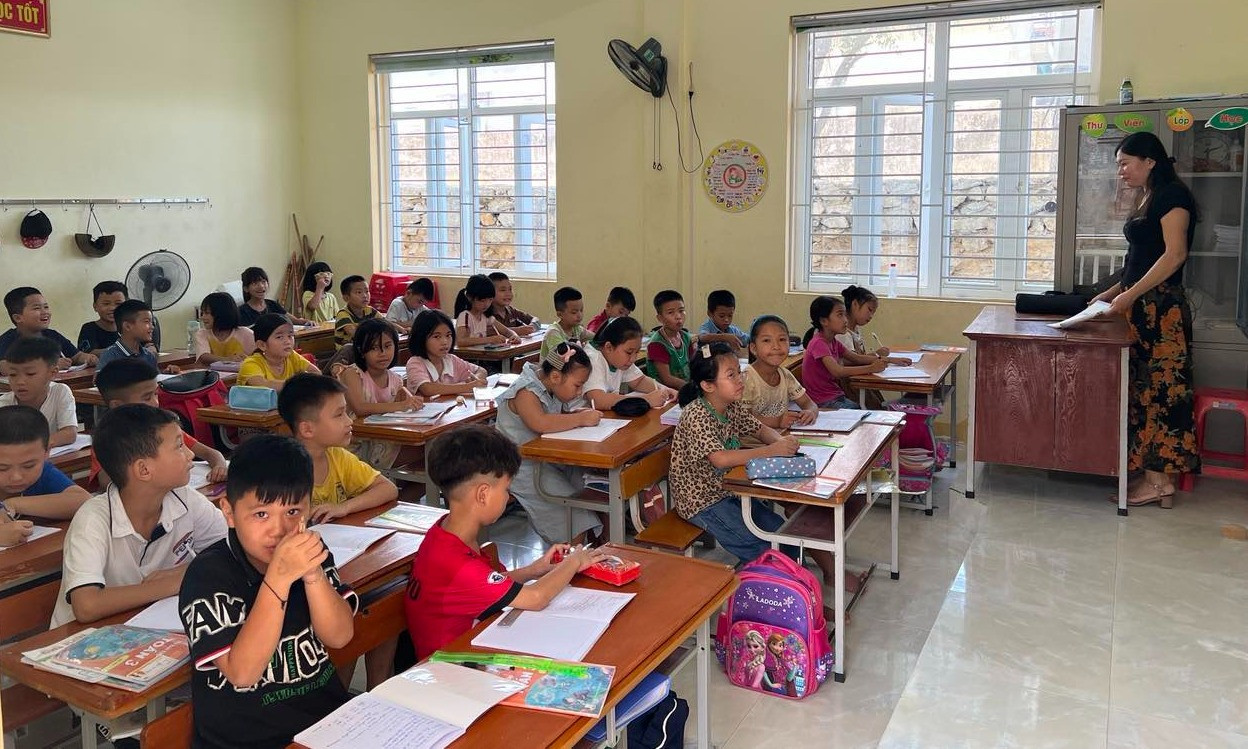 Giáo viên và học sinh ở huyện Thanh Chương, Nghệ An