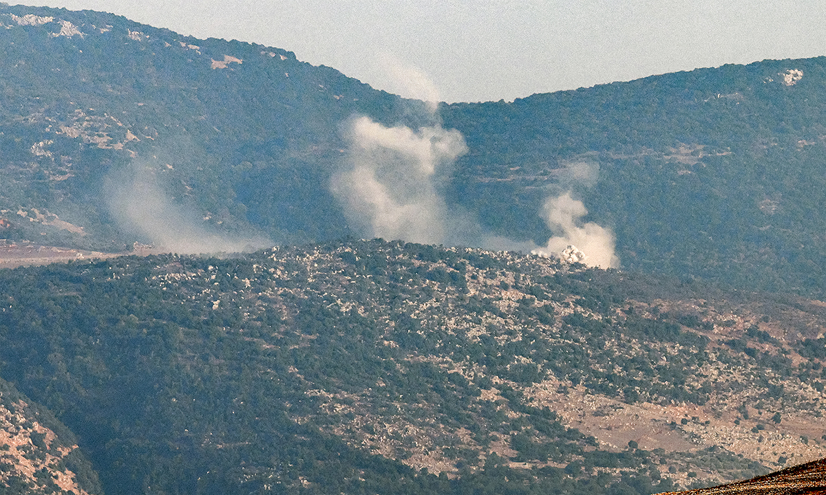 Khói bốc lên từ vị trí tranh chấp giữa Israel - Lebanon ngày 14/10. Ảnh: AFP