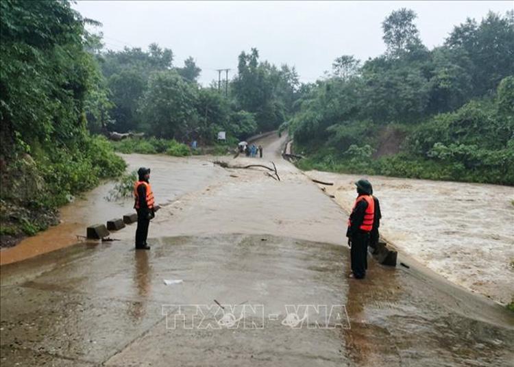 Một điểm chốt chặn tại khu vực cầu tràn khi nước dâng cao của xã Hướng Lập, huyện Hướng Hóa (Quảng Trị ). 