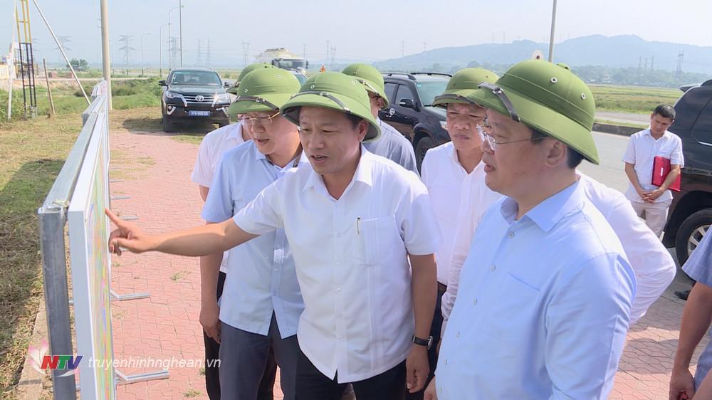 Chủ tịch UBND tỉnh Nguyễn Đức Trung cùng đoàn công tác đến kiểm tra dự án Cụm Công nghiệp Nghĩa Mỹ.