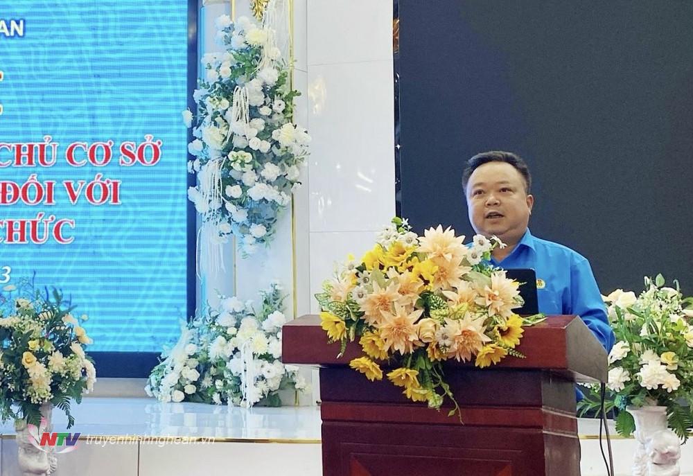 Đồng chí Nguyễn Công Danh – Chủ tịch Công đoàn Viên chức tỉnh phát biểu khai mạc hội nghị.