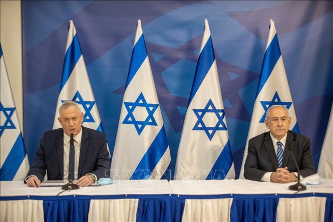 Thủ tướng Israel Benjamin Netanyahu (phải) và ông Benny Gantz (trái). Ảnh tư liệu: AFP/TTXVN
