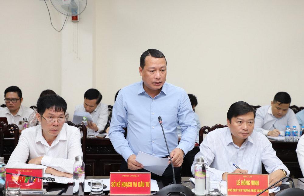 Giám đốc Sở Kế hoạch và Đầu tư Phạm Hồng Quang trình bày báo cáo kết quả giải quyết kiến nghị của công dân.