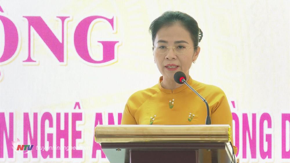 Đồng chí Võ Thị Minh Sinh - Uỷ viên BTV Tỉnh uỷ, Chủ tịch UBMTTQ tỉnh phát biểu tại buổi lễ.
