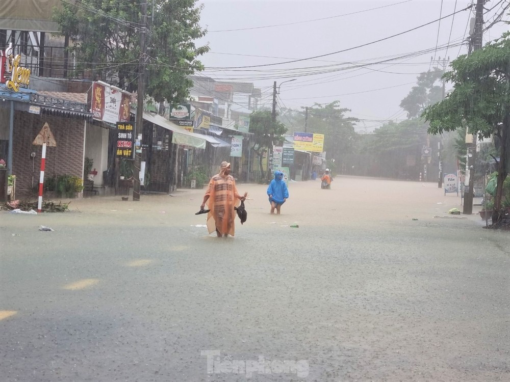Đà Nẵng tiếp tục đối mặt với mưa rất lớn trong hôm nay (15/10).